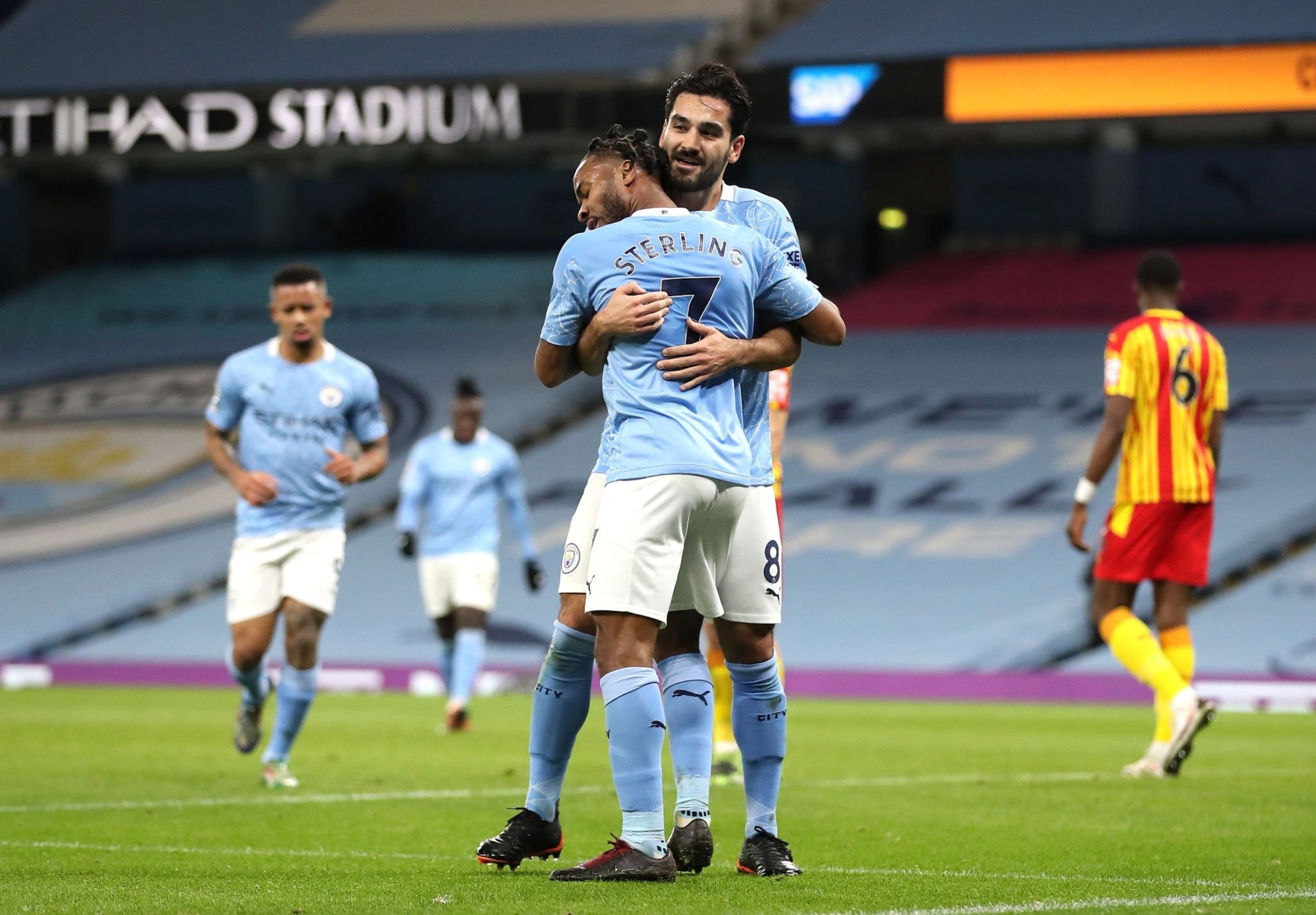 许多球队选 许多球队选